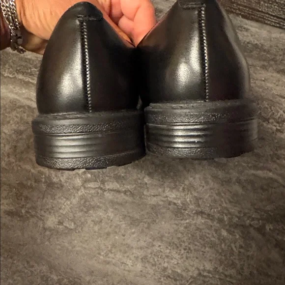 Easy Spirit Men's Black Loafers - Picture 5 of 8